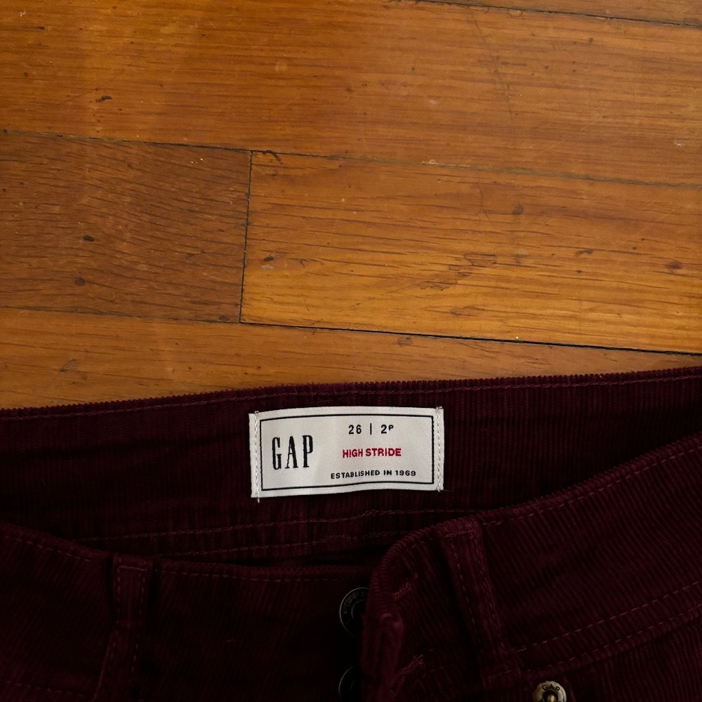 Gap High Stride corduroy burgundy pants